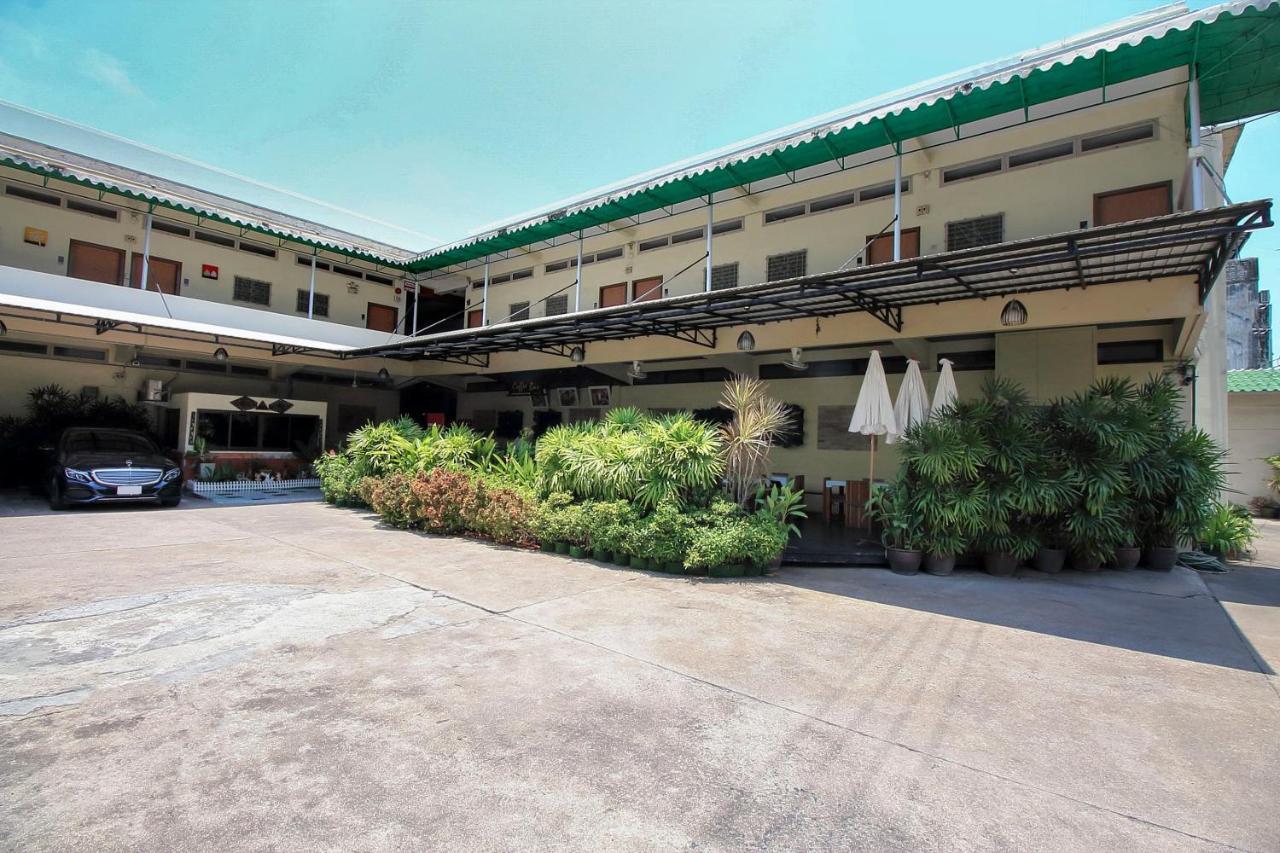 Rajata Hotel Bangkok Exterior photo