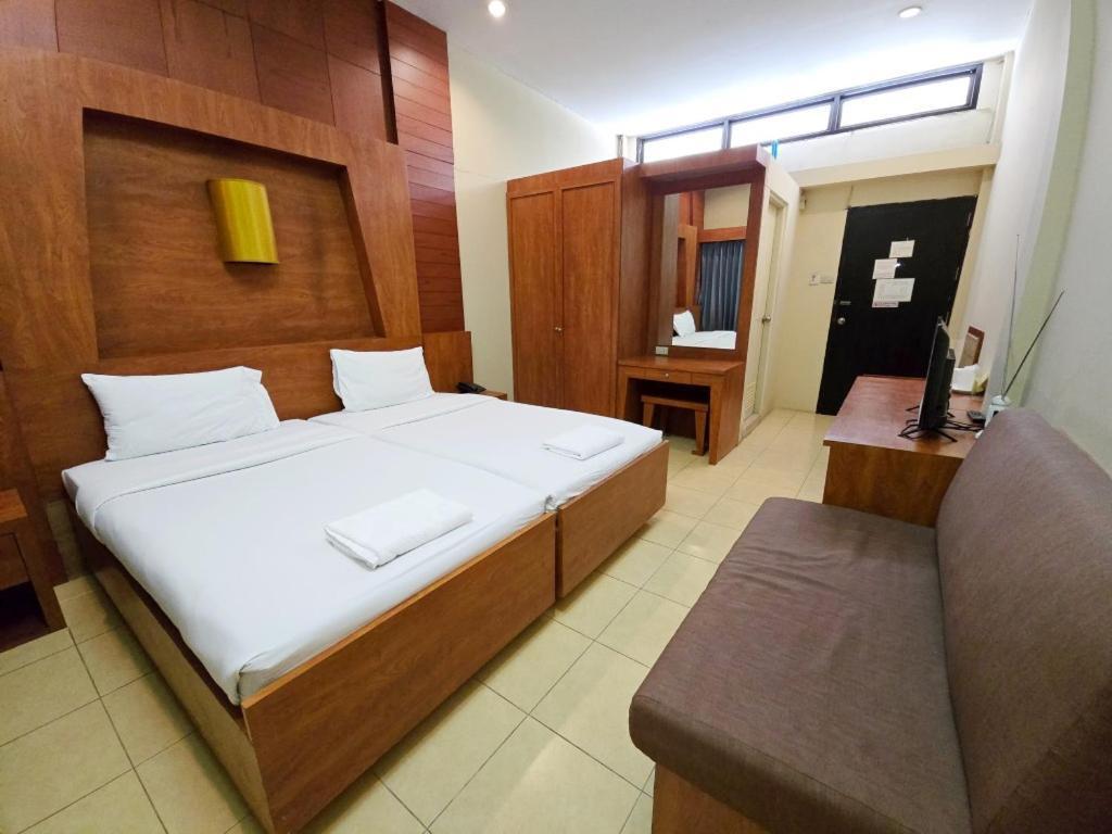 Rajata Hotel Bangkok Exterior photo