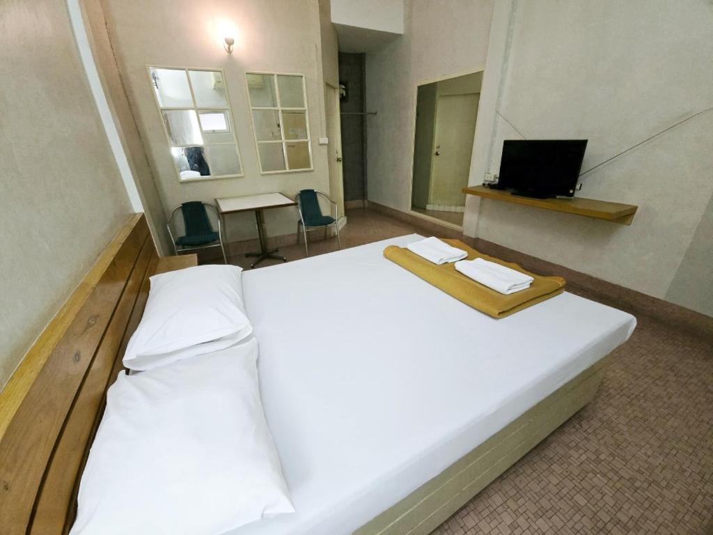 Rajata Hotel Bangkok Exterior photo