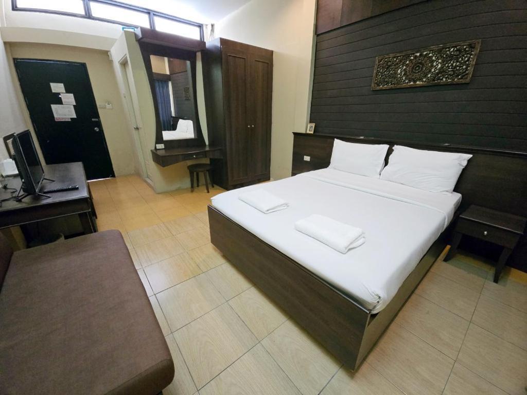 Rajata Hotel Bangkok Exterior photo