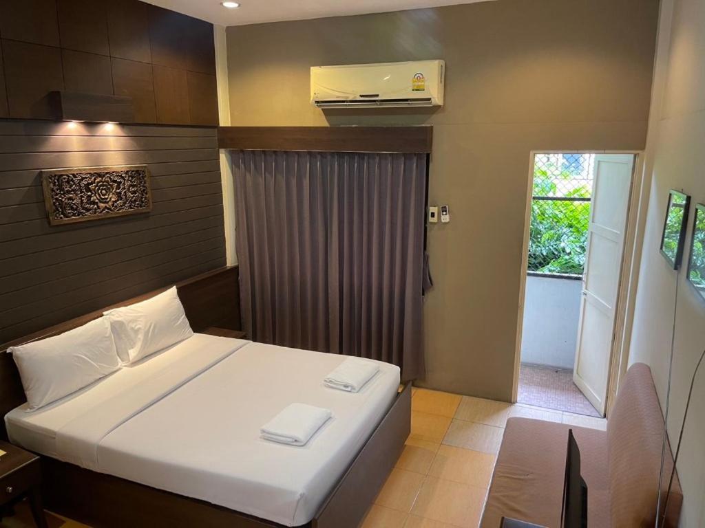 Rajata Hotel Bangkok Exterior photo