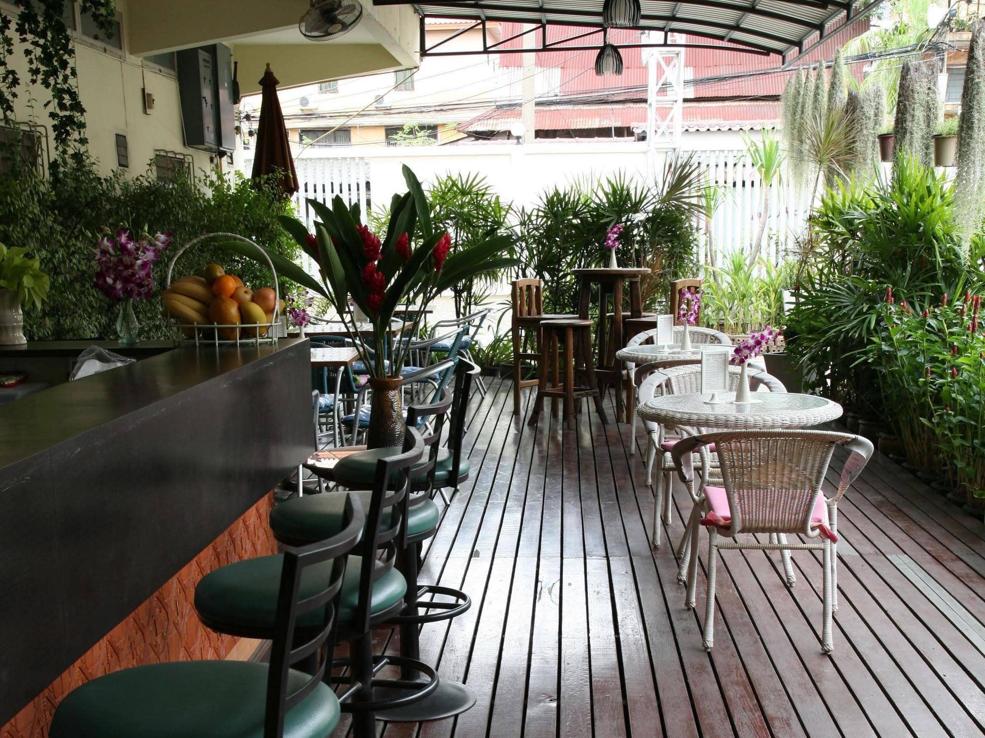 Rajata Hotel Bangkok Exterior photo