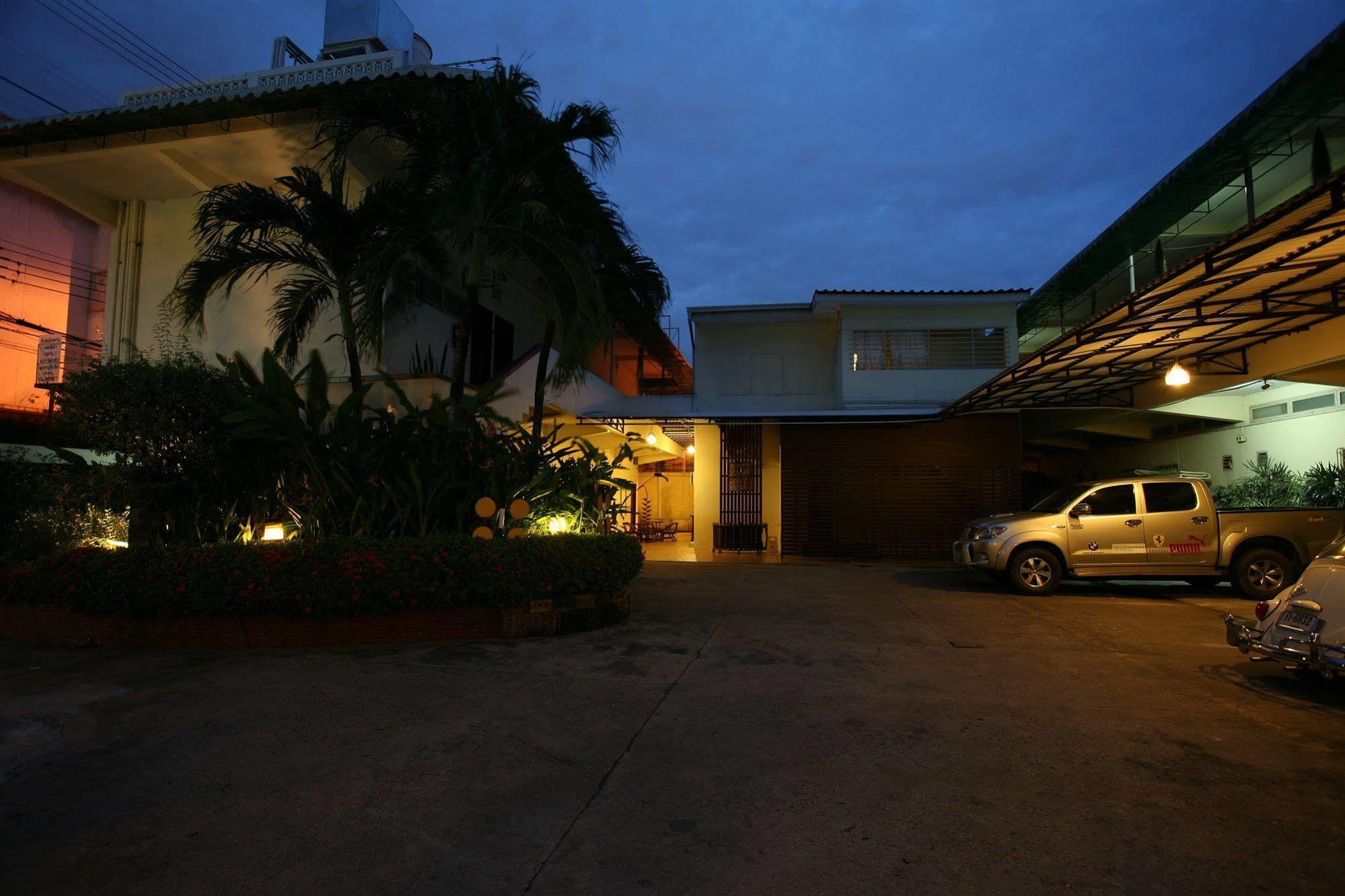 Rajata Hotel Bangkok Exterior photo
